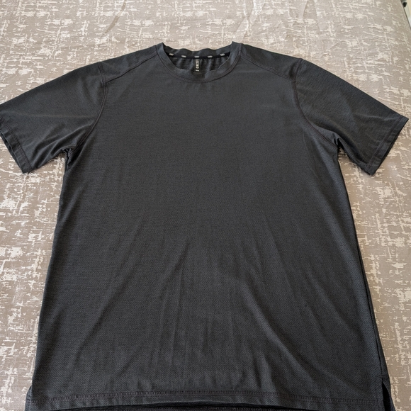 Men's Leg3ND Classic Charcoal Gray Short Sleeve Tee NWOT - Picture 1 of 7